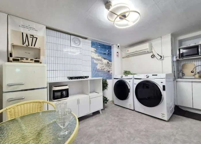 #hongdae 20min #gangnam 18min #sillim 3min #freeparking #airport Bus 5min