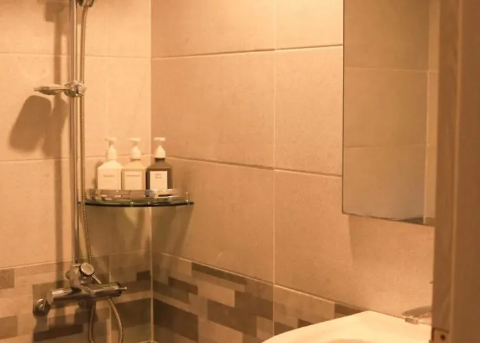 #hongdae 20min #gangnam 18min #sillim 3min #freeparking #airport Bus 5min